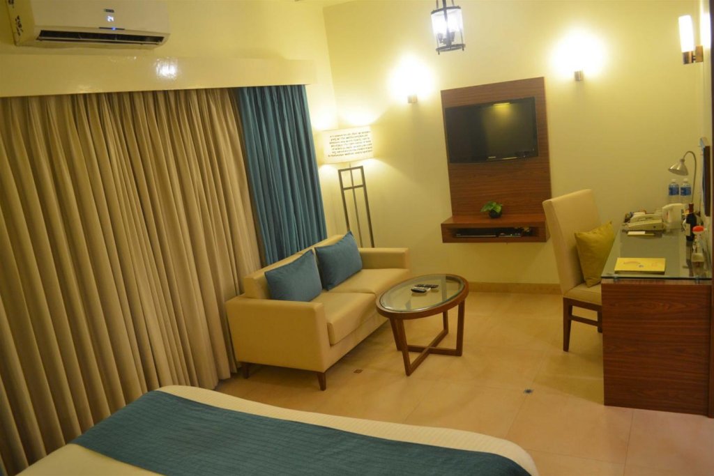 Фото Lemon Tree Amarante Beach Resort, Goa