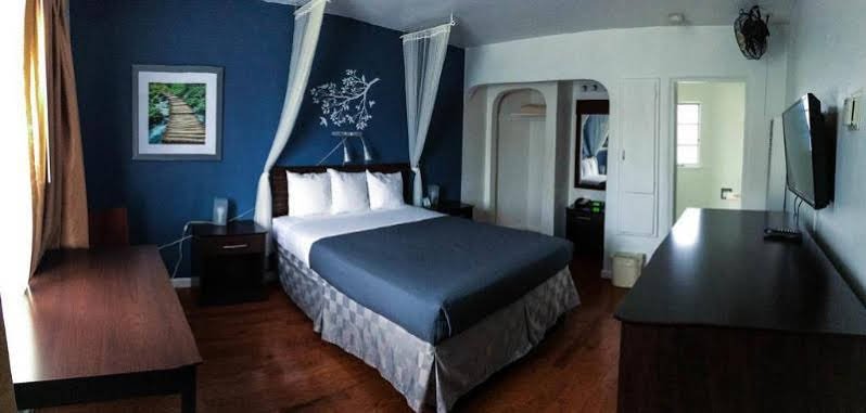 Фото Golden Bear Hotel, SureStay Collection by Best Western