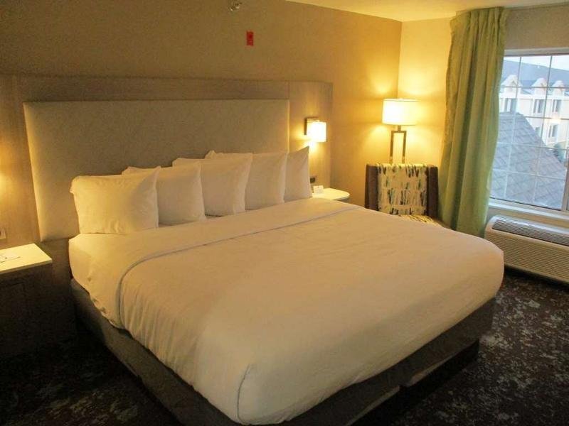 Фото Best Western Worlds of Fun Inn & Suites