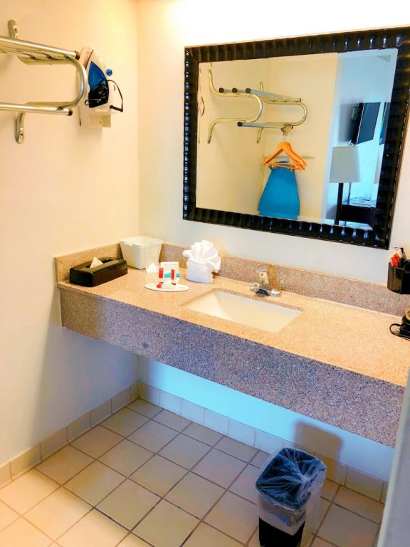 Фото One Way Maingate