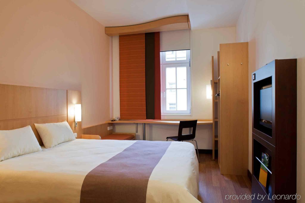 Фото Ibis Karlsruhe Hauptbahnhof