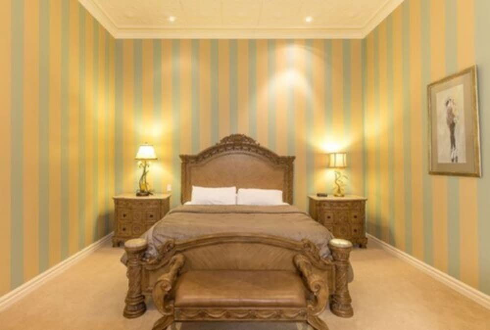 Фото Retro Suites Hotel