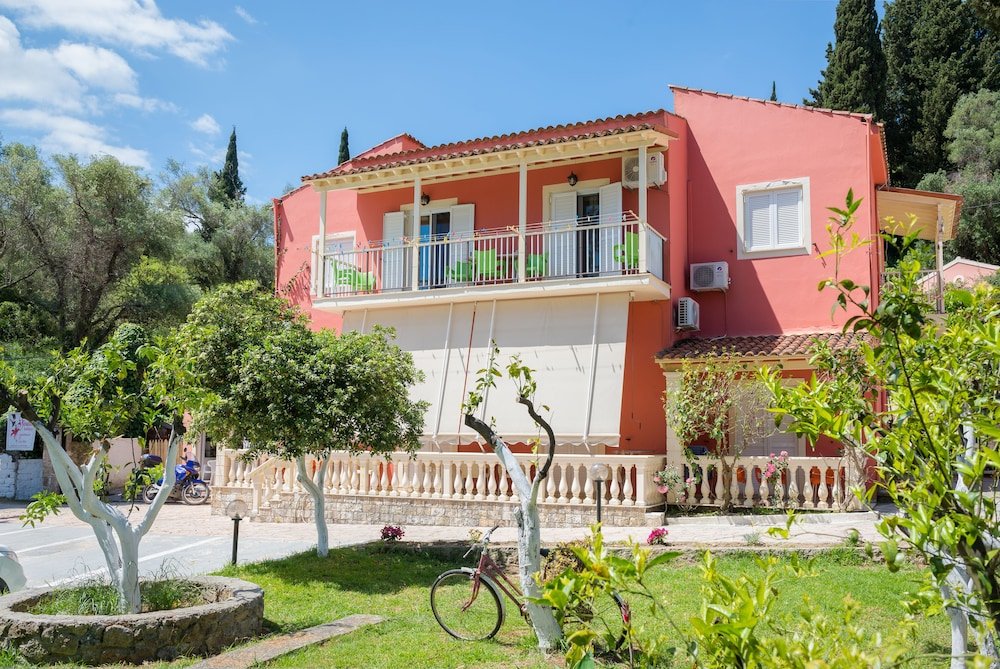 Фото Fouxia Apartments and Studios