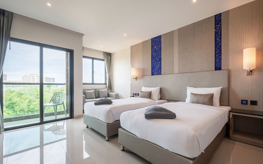 Фото The TJ Hotel