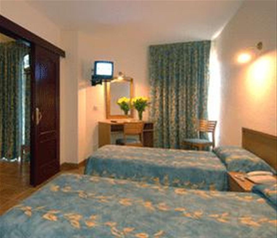 Фото отеля 2