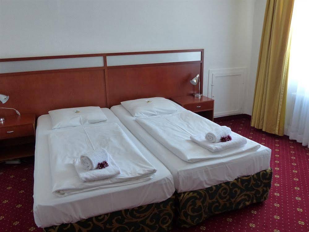 Фото Serways Hotel Siegburg West