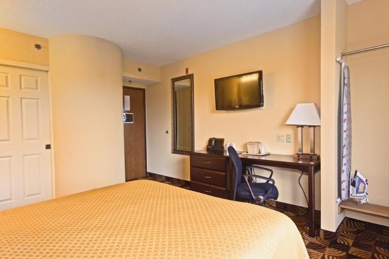 Фото Quality Inn Brunswick Cleveland South