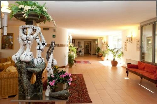 Внешний вид отеля Hotel Idania в Бардолино, фото 1