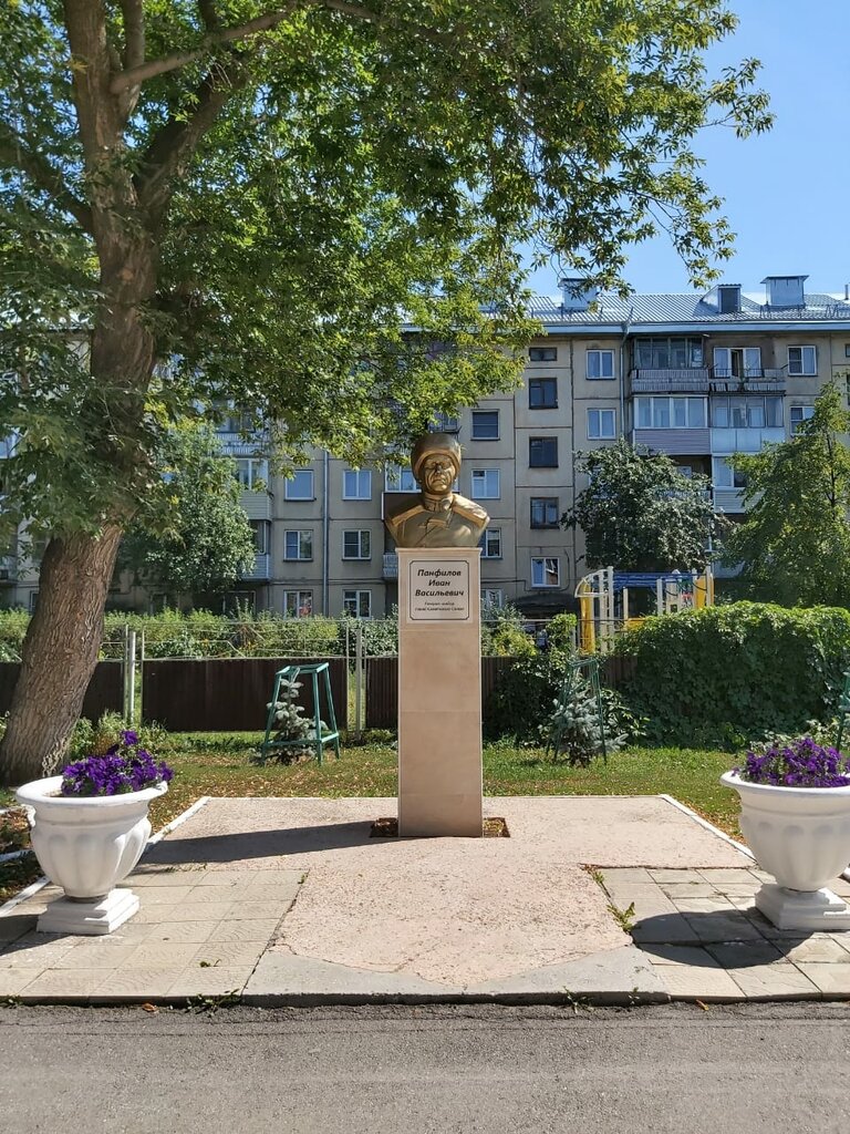 Monument, memorial Бюст Героя Советского Союза генерала Панфилова, Barnaul, photo