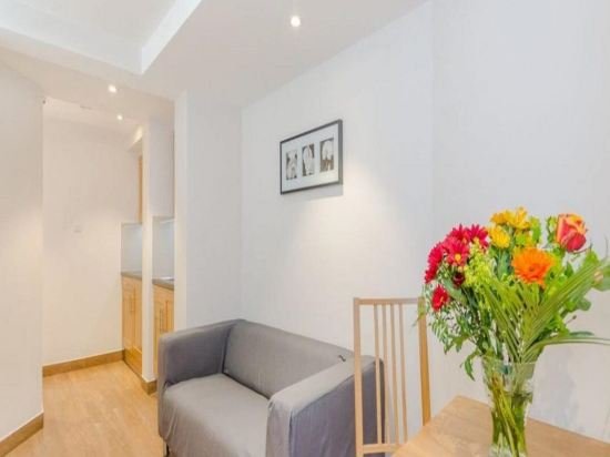 Фото Alexander Apartments