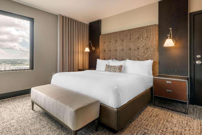 Фото Cambria Hotel Houston Downtown Convention Center