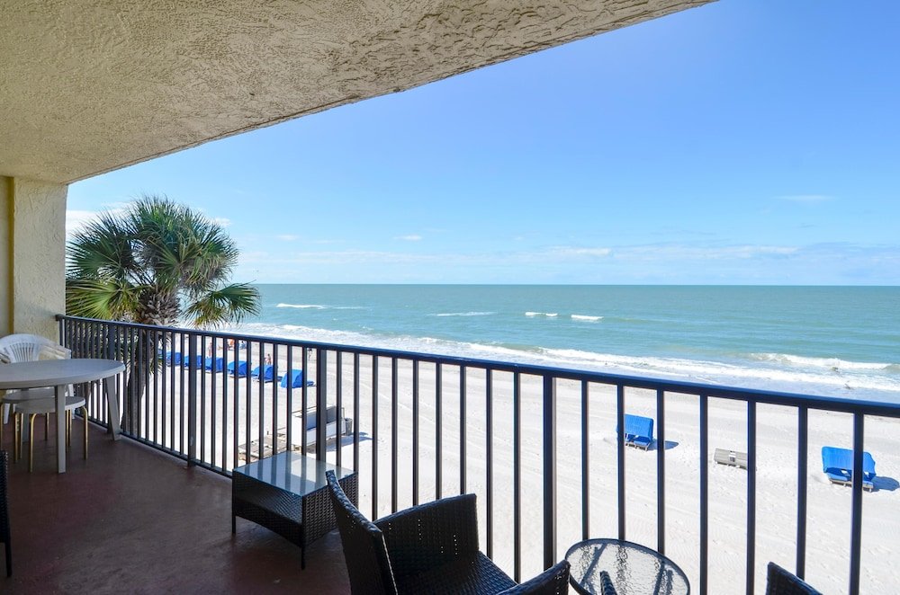 Фото Las Brisas 202 Beach Front/very Spacious/pool/bbq!