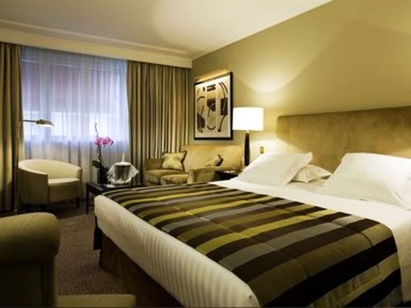 Фото Warwick Paris Champs-Elysees