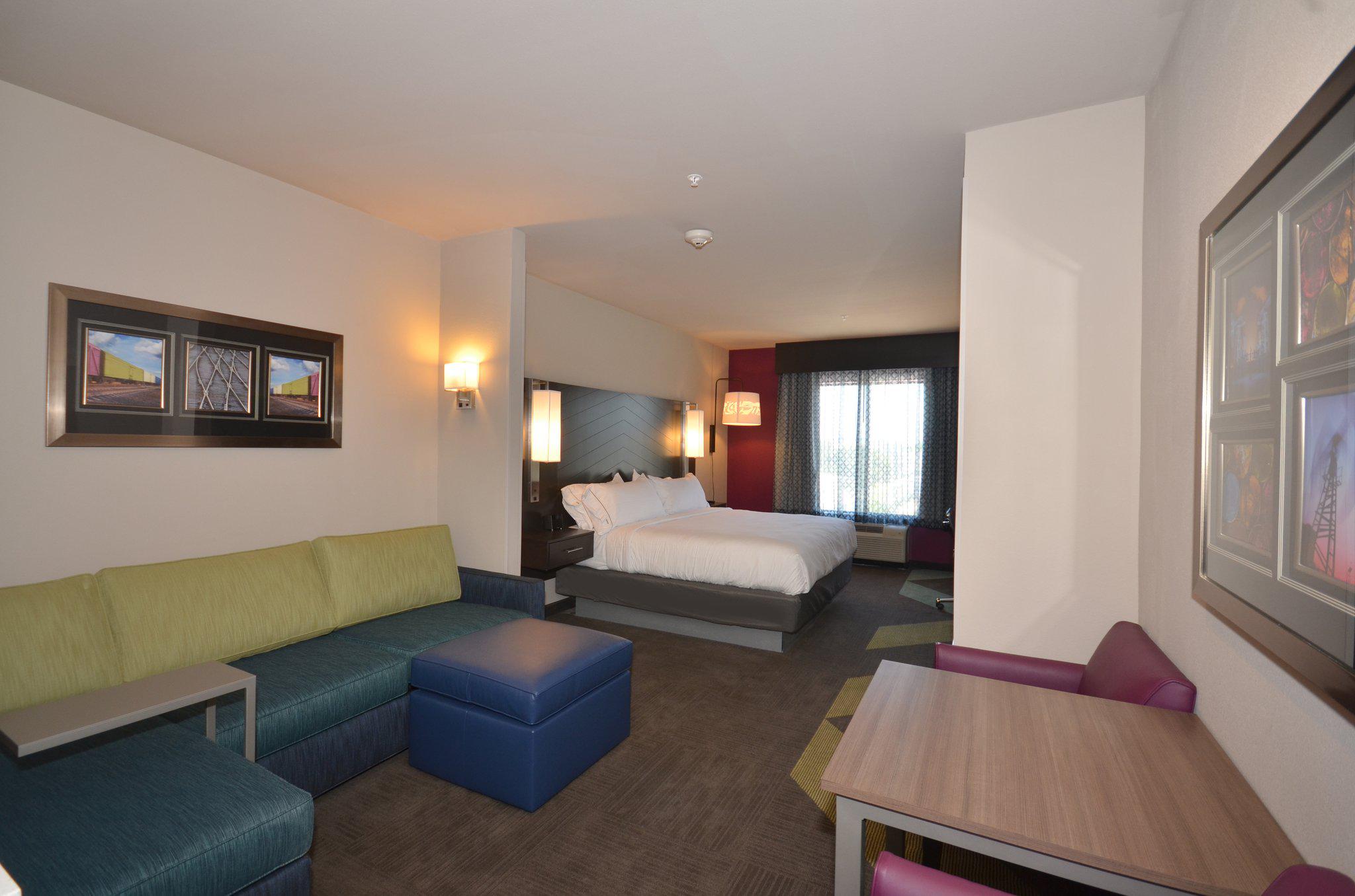 Фото Holiday Inn Express & Suites Oklahoma City Mid - Arpt Area, an Ihg Hotel