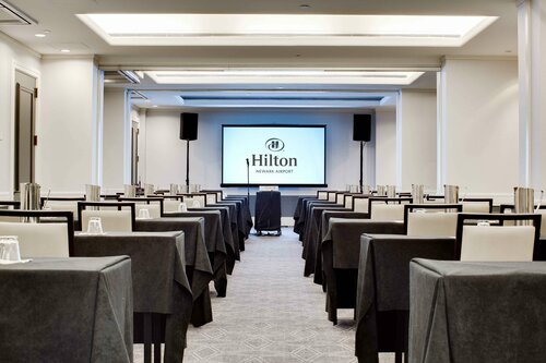 Гостиница Hilton Newark Airport в Элизабет