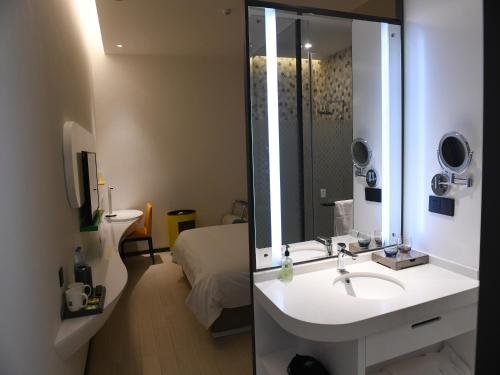 Фото Ibis Styles Kunming Nanping Hotel