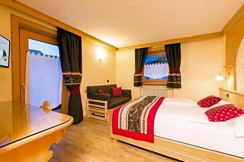 Фото Hotel Crosal