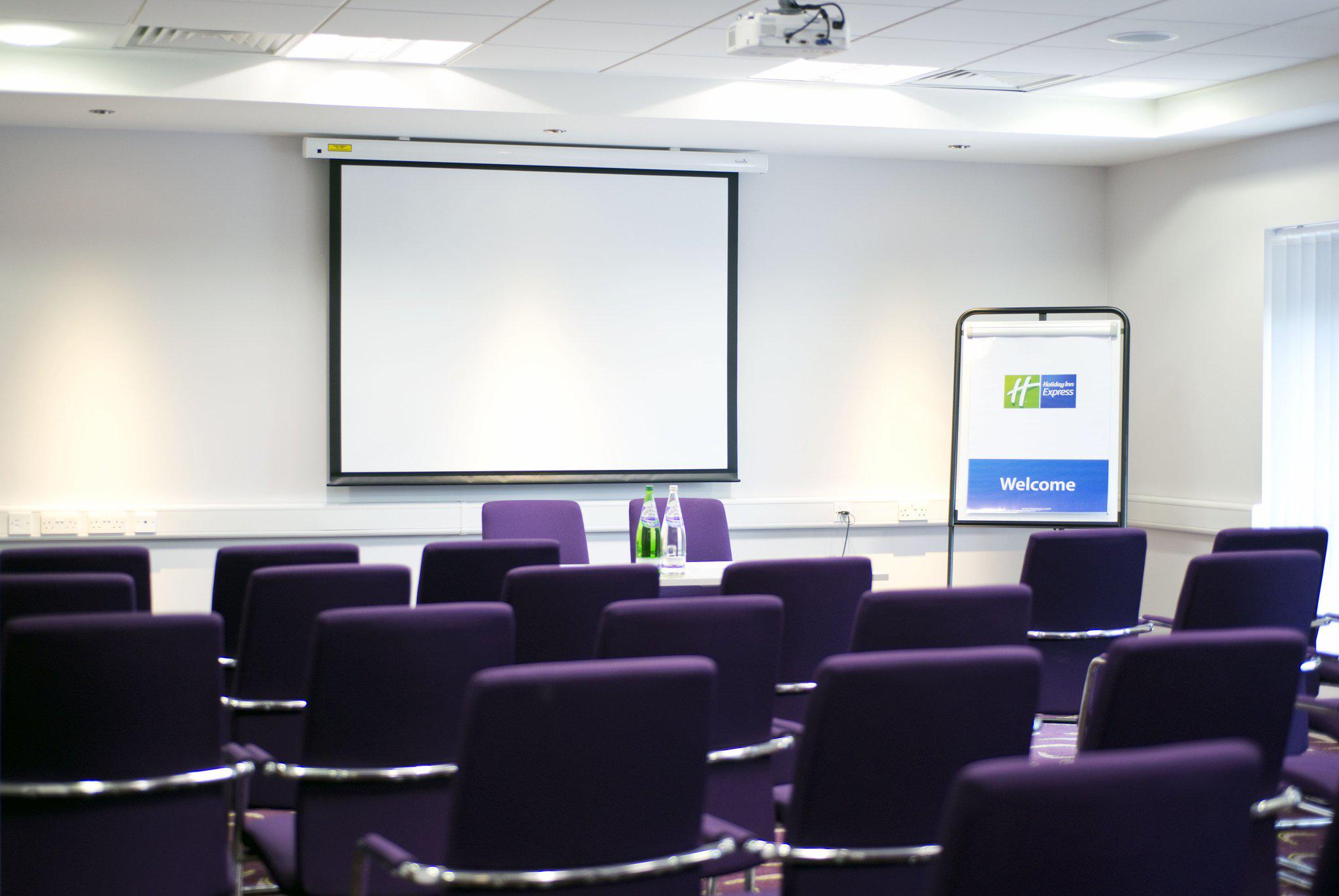 Фото Holiday Inn Express Dunstable, an Ihg Hotel