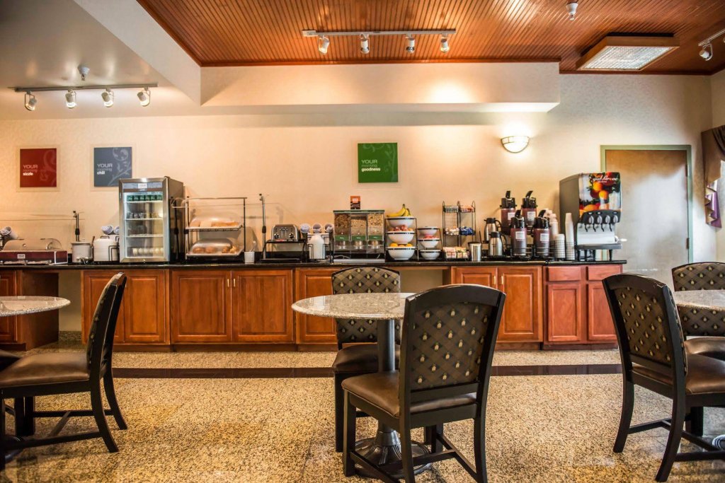 Фото Comfort Inn & Suites