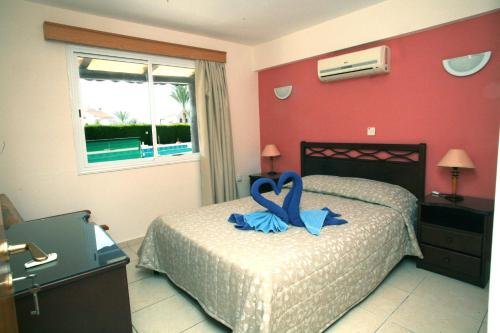 Фото Petsas Apartments & Tavern