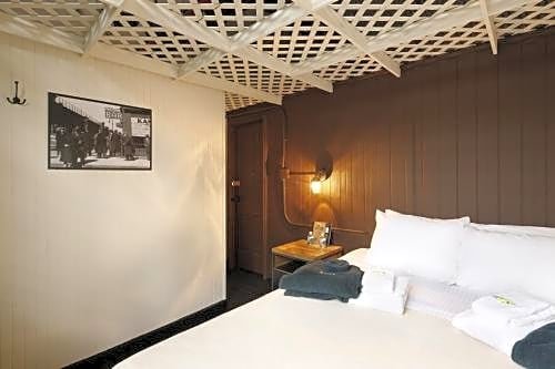 Фото The Bowery House by Oyo