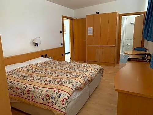 Фото Hotel Garni Enrosadira