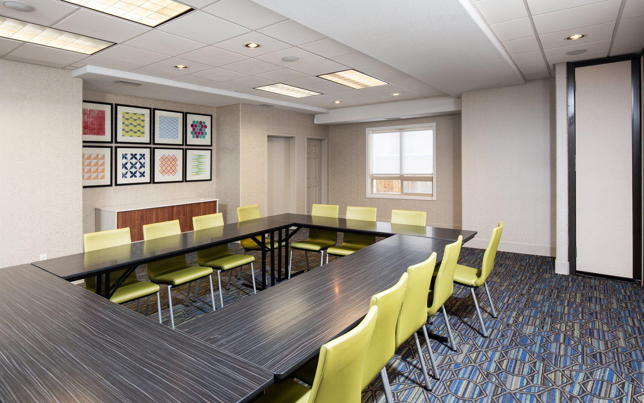 Фото Holiday Inn Express Grande Prairie by IHG