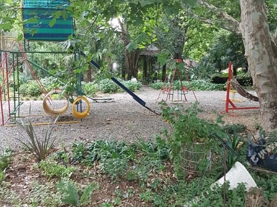 Фото Lilac Lodge Purple House