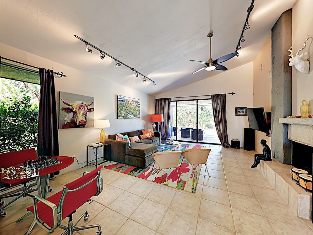 Фото Modern Palm Springs Condo by RedAwning