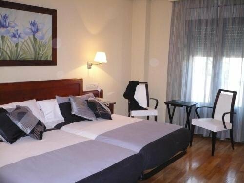 Гостиница Hostal Plaza Mayor в Торрехоне де Ардосе