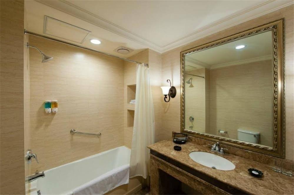 Фото Tianjin First Hotel