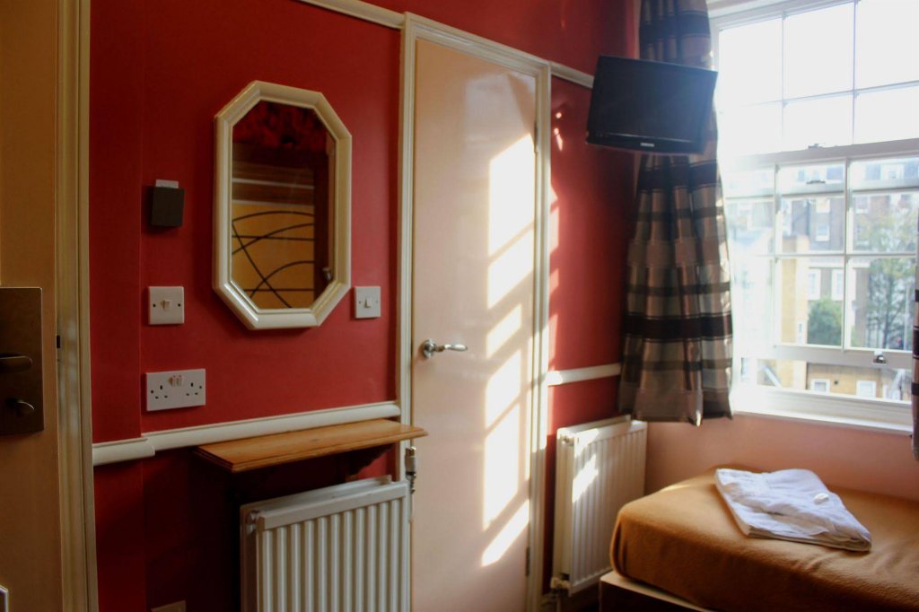 Фото Oyo Vegas Hotel