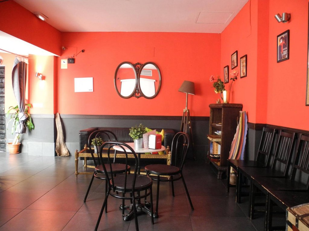 Фото Oasis Backpackers' Palace Seville