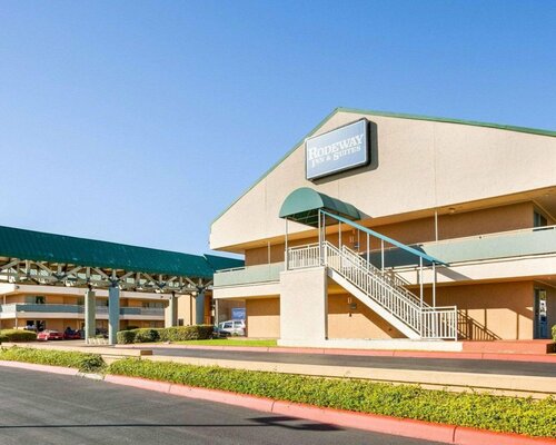 Гостиница Rodeway Inn & Suites South of Fiesta Park в Сан-Антонио