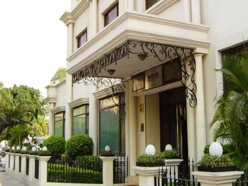 Внешний вид отеля La Place Sarovar Portico, Lucknow в Лакхнау, фото 3