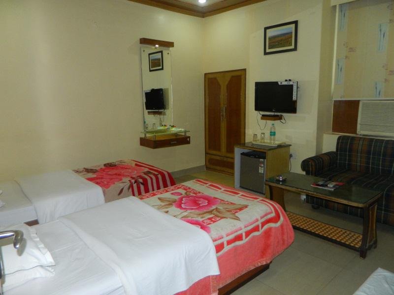 Фото отеля 2