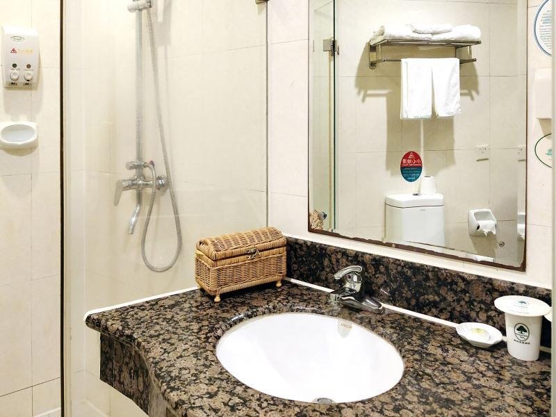 Фото GreenTree Inn Zhenjiang Center Street No. 1 Peoples Hospital Express Hotel