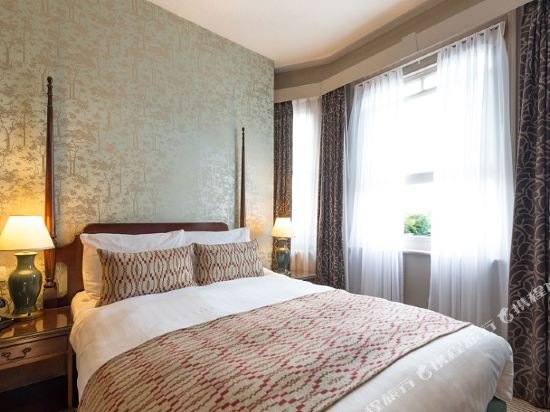 Фото The Crown Manor House Hotel