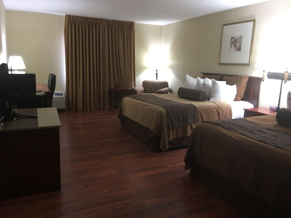 Фото Chicago Club Inn & Suites