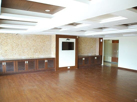 Фото L N Marriott Hotel