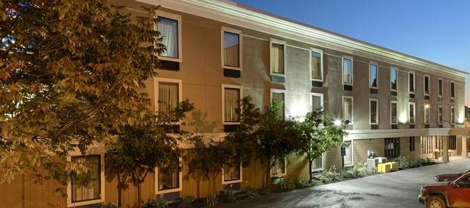 Гостиница La Quinta Inn & Suites by Wyndham Jamestown в Джеймстауне