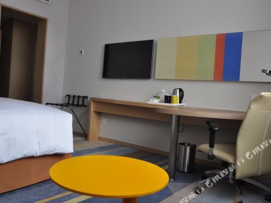 Фото Holiday Inn Express Shanghai Zhenping