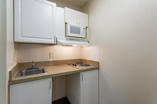 Гостиница HomeTowne Studios by Red Roof Nashville - Airport/Briley Pkwy в Нашвилле