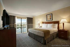 Гостиница DoubleTree by Hilton Hotel Salt Lake City Airport