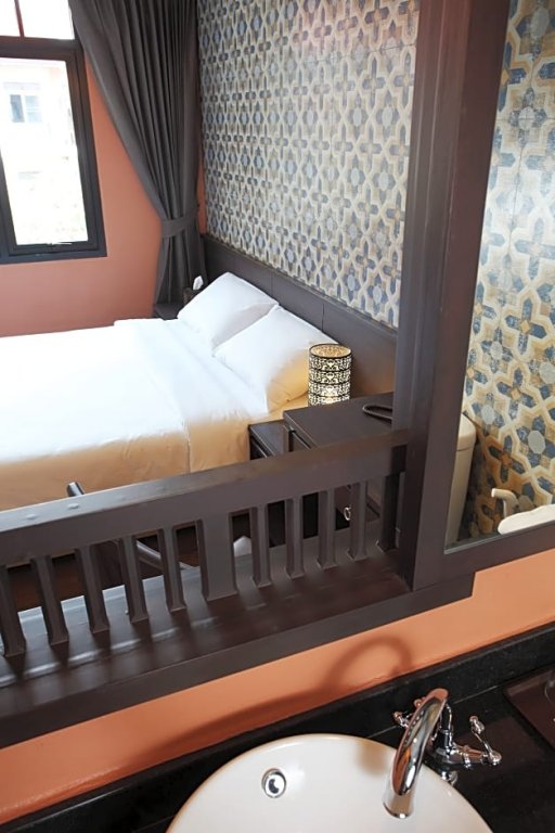 Фото Rambuttri Village Inn & Plaza