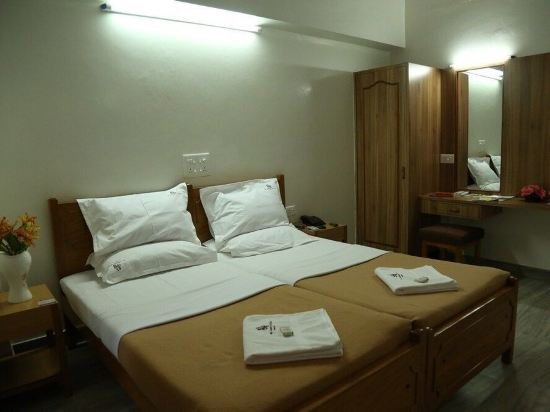 Фото Sri Aarvee Hotels