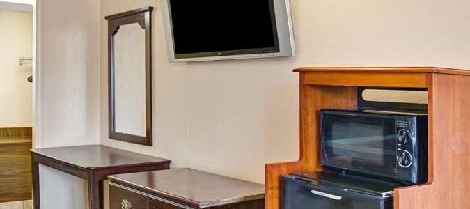 Фото Knights Inn Madison Heights