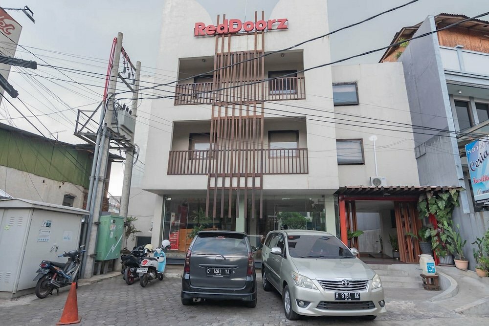 Hotel RedDoorz Plus near Asia Afrika 3, Bandung, photo