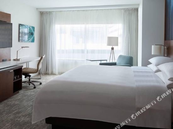 Фото Toronto Marriott City Centre Hotel