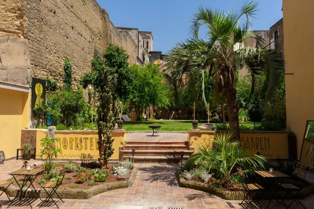 Hotel Hopestel - Secret Garden, Naples, photo